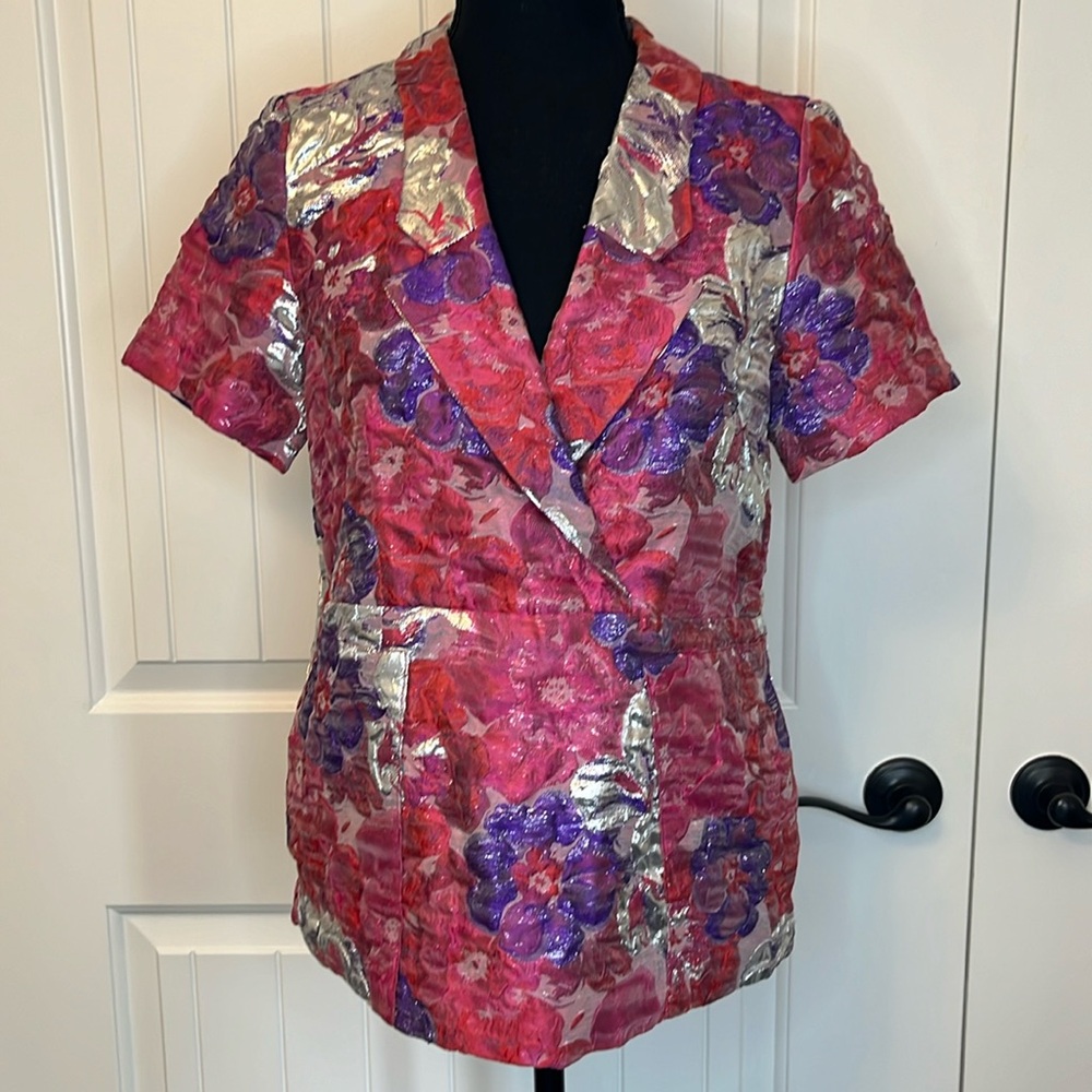 SUNO tailored and structural top